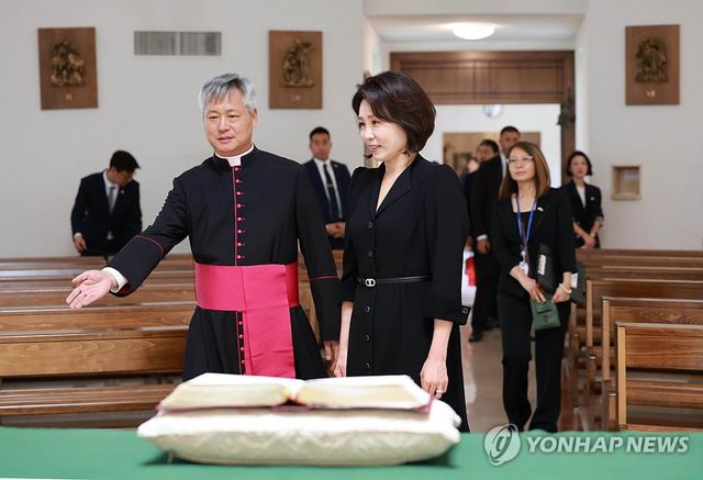 김혜경 여사, 2027 서울 세계청년대회 간담회 참석