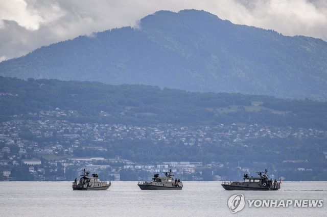 G7 회의를 앞두고 제네바 호수를 순찰하는 스위스군