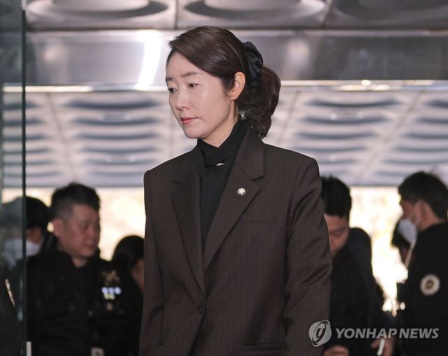 영장실질심사 출석하는 강선우 의원