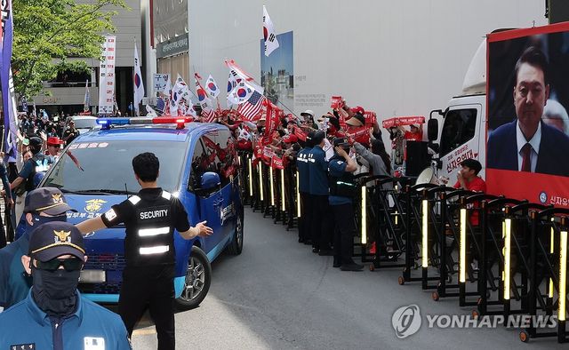 종합특검 출석하는 윤석열 전 대통령