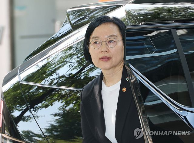 출근하는 한성숙 국무총리 후보자