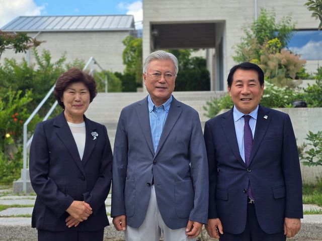 문재인 전 대통령과 나동연 양산시장 부부