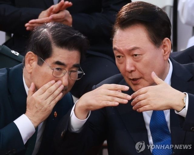 김용현 전 국방장관과 윤석열 대통령