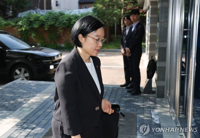 출근하는 한성숙 국무총리 후보자