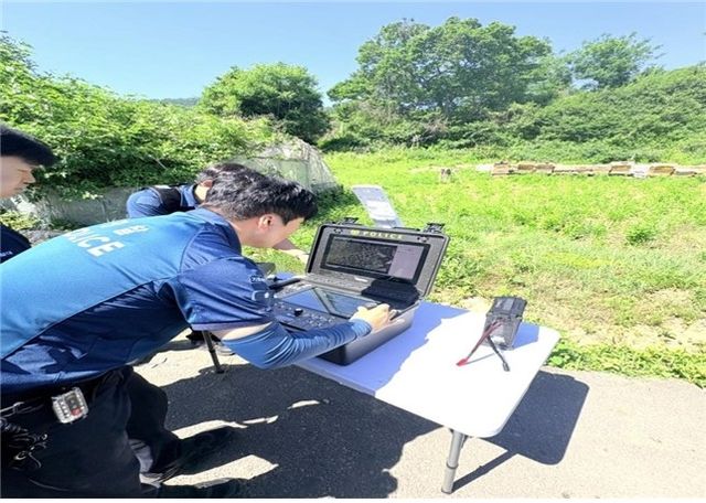 드론 띄우는 강원경찰