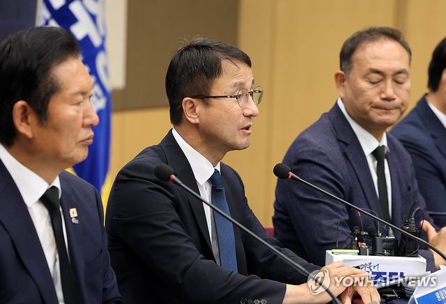 발언하는 한병도 원내대표