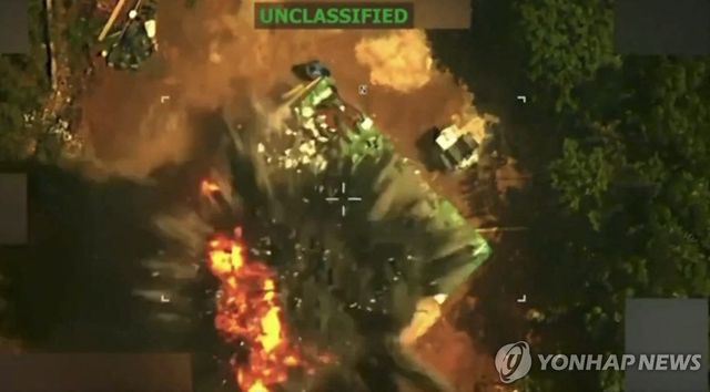 도널드 트럼프 대통령이 공개한 마약조직 두목 거점 타격 사진
