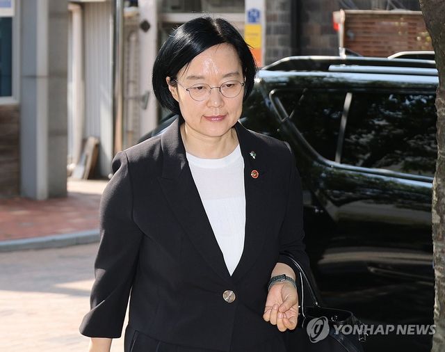 출근하는 한성숙 국무총리 후보자