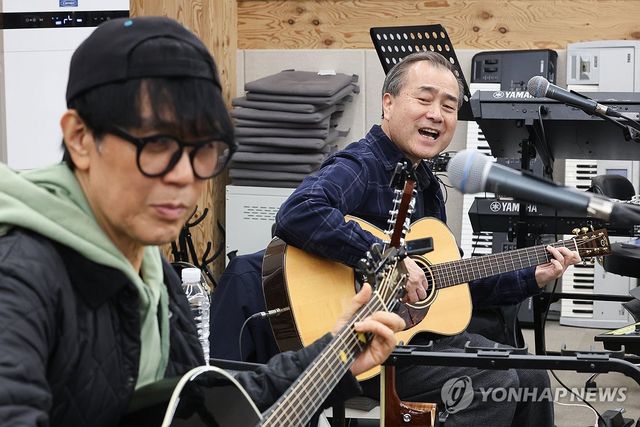 데뷔 45주년 기념 콘서트 준비하는 시인과 촌장