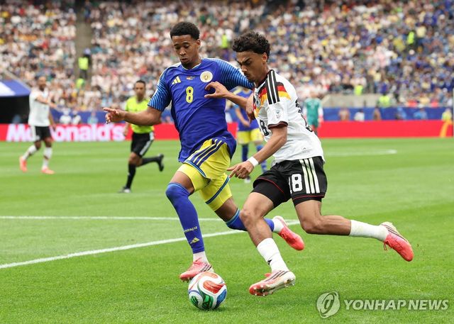 퀴라소 월드컵 첫 득점의 주인공 리바노 코메넨시아