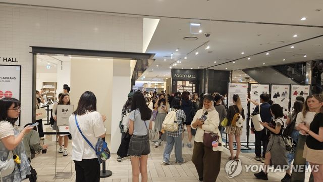 신세계 센텀시티 BTS 팝업 매장에 몰린 아미