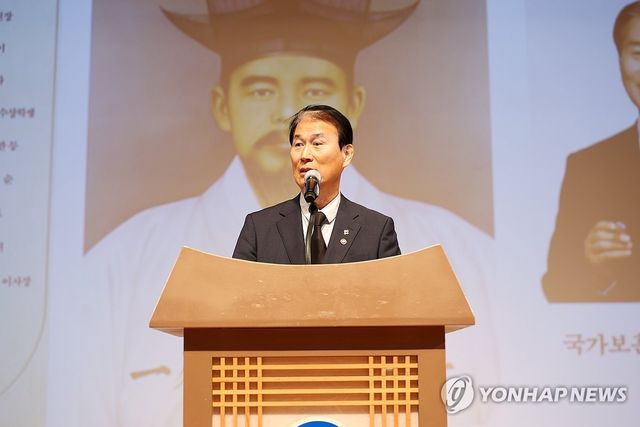 추모사 하는 권오을 국가보훈부 장관