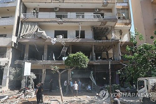 이스라엘군의 공습을 받은 레바논 수도 베이루트 남쪽 외곽의 아파트