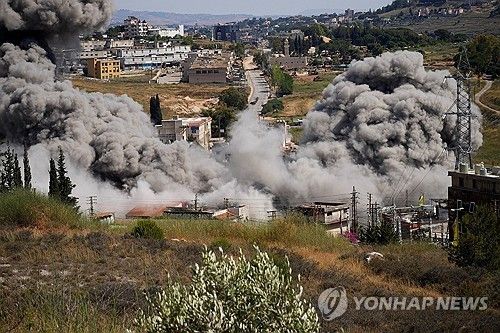 13일(현지시간) 이스라엘군의 공습을 받은 레바논 남부 나바티에 지역 