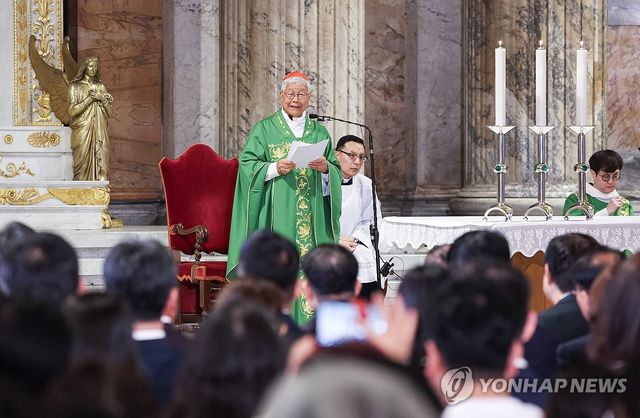 유흥식 추기경, 특별 미사 집전