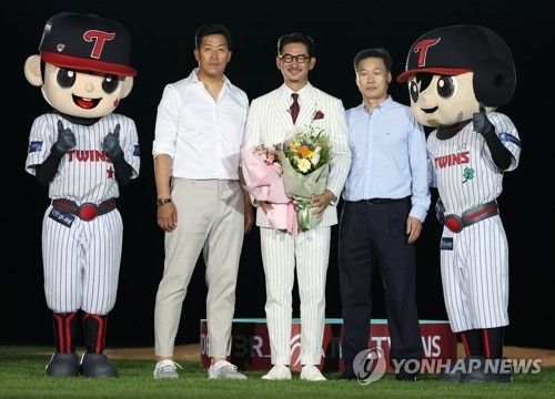 LG 영구 결번 삼총사 이병규(9번), 박용택(33번), 김용수(41번)