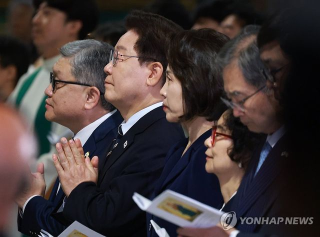 이재명 대통령 부부, 유흥식 추기경 집전 특별 미사 참석