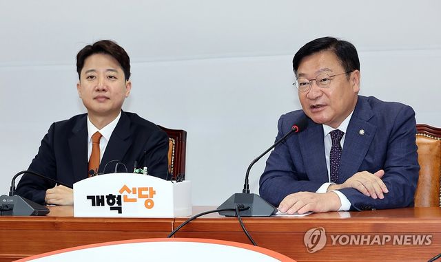 개혁신당 찾아 발언하는 정점식 원내대표