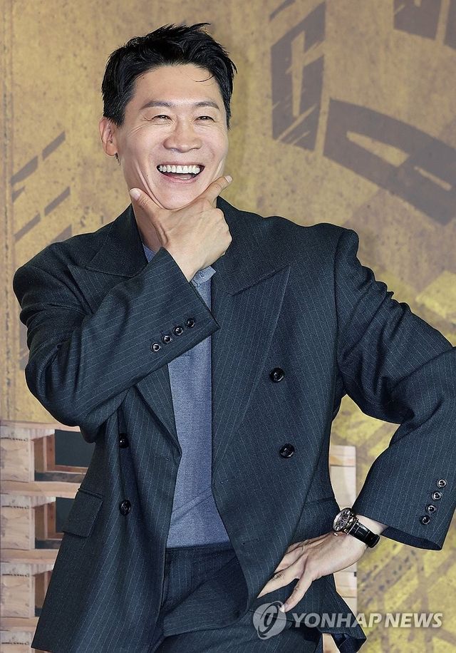 포즈 취하는 진선규