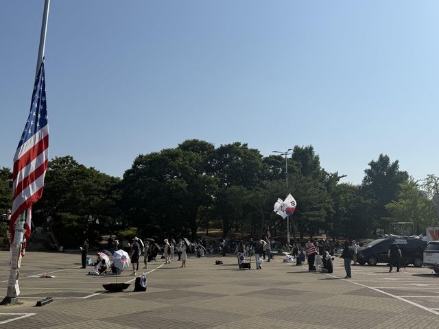 15일 오전 핸드볼경기장 앞 주차장