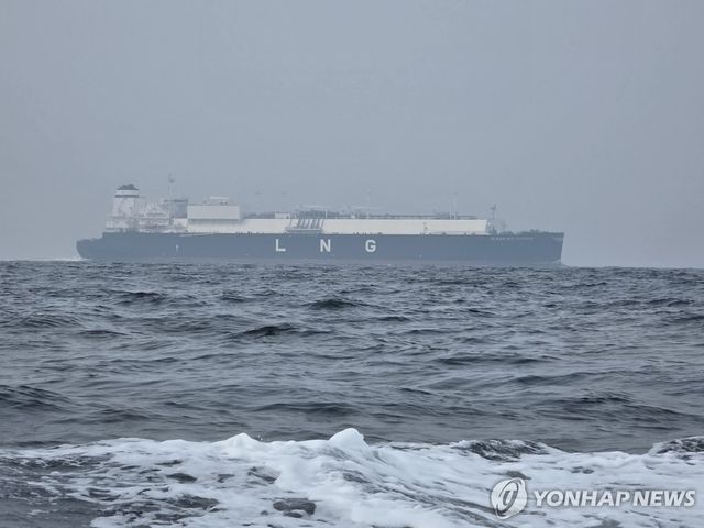 한국 해상을 항해하는 LNG선