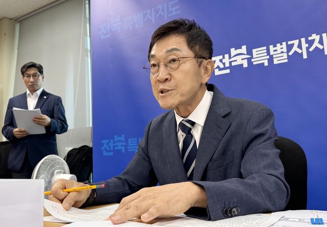 기자간담회하는 신형식 인수위원장