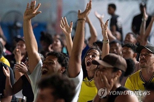 브라질팀을 응원 중인 쿠바인들