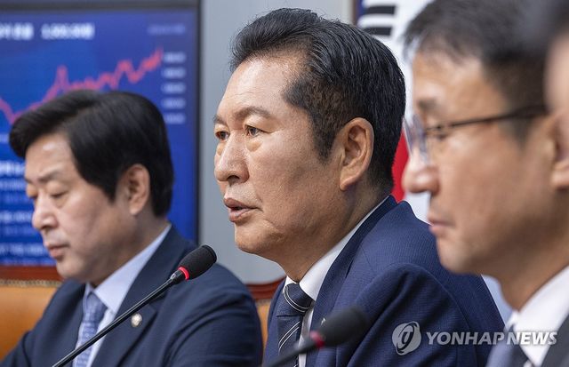 발언하는 정청래 대표
