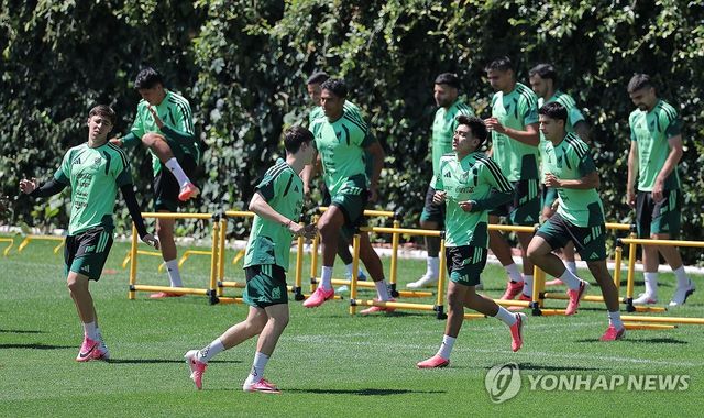 가볍게 몸푸는 멕시코 축구 대표팀