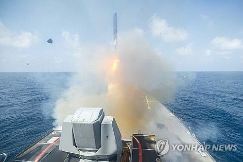 미 함정에서 발사되는 토마호크 미사일