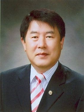 이중용 전 음성교육장