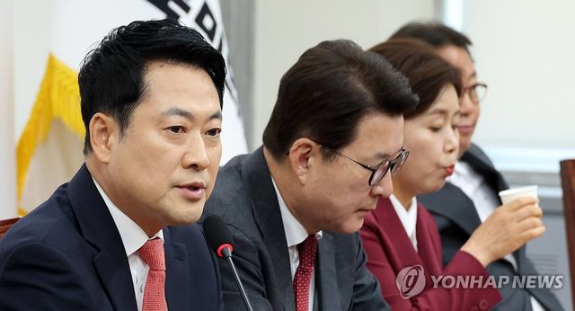 최고위 발언하는 장동혁 대표