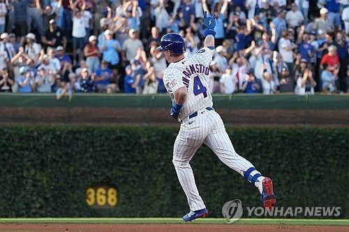 1회 선두타자 홈런을 날린 크로암스트롱