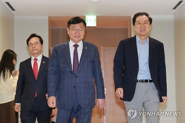5선 중진 만나는 국민의힘 정점식 원내대표