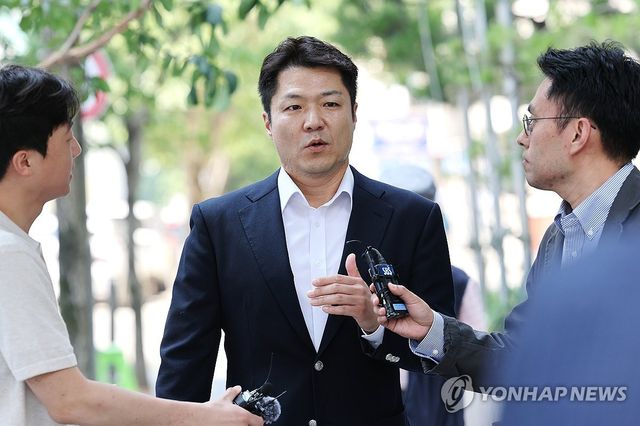 특검 출석하는 최재훈 대전지검 부장검사