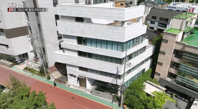 연예기획사 '원헌드레드' 레이블의 사무실