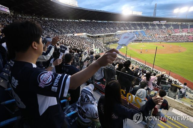 가득 찬 프로야구 잠실구장