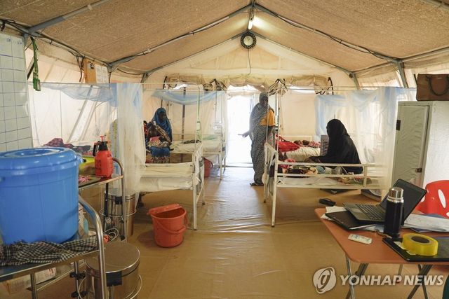 지난 2024년 차드의 난민촌에서 운영된 국경없는의사회 진료소 내부의 모습