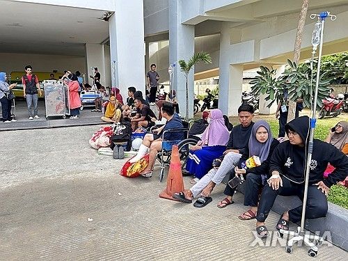 인도네시아 팔루 인근서 발생한 지진으로 대피한 환자들