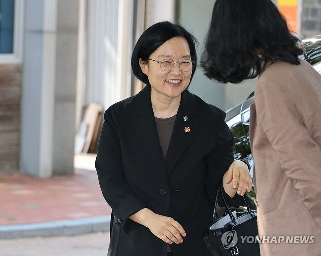 출근하는 한성숙 국무총리 후보자