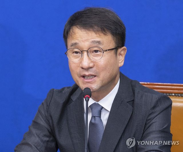 발언하는 한병도 원내대표