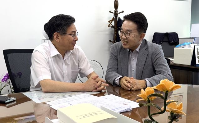 예산처 예산실장 만난 양충모(오른쪽) 당선인