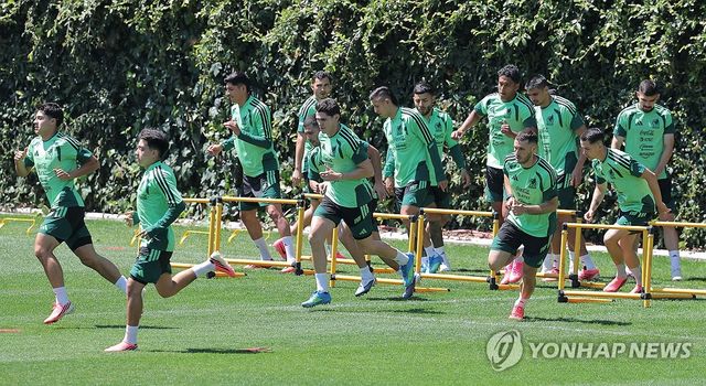 가볍게 몸푸는 멕시코 축구 대표팀