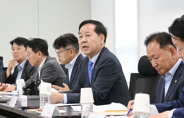 구윤철 부총리 겸 재정경제부 장관이 16일 전남 해남 솔라시도에서 간담회를 열고 발언하고 있다. [재경부 제공]