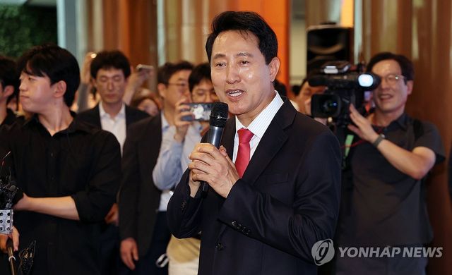 감사 인사 하는 오세훈 서울시장