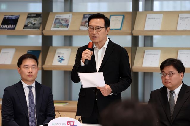16일 기자간담회 중인 임태희 경기도교육감