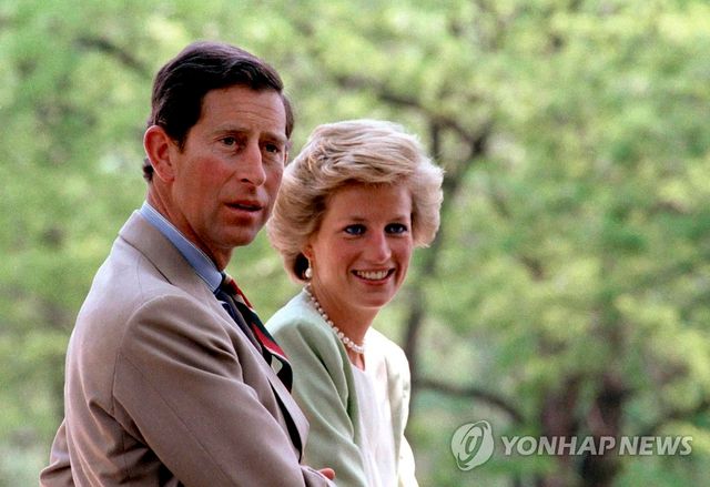1990년 5월 찰스 왕세자와 다이애나비의 모습