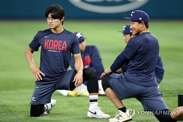 몸 푸는 김도영-안현민