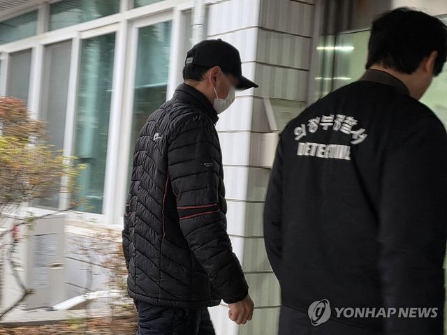 고개 숙인 '태국인 아내 특수상해' 40대