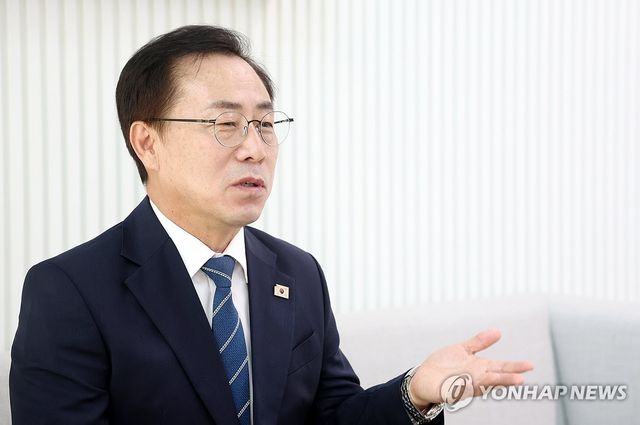 연합뉴스와 인터뷰하는 강삼영 강원교육감 당선인